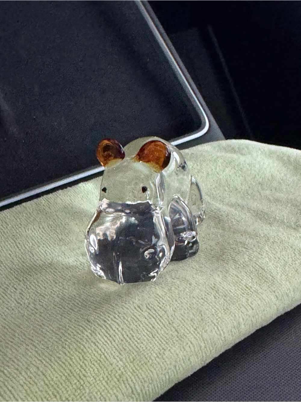 House Hippo - Clear Glass Hippo Figurine with Amber Accents - Picture 3 of 3